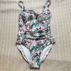 New Nip Tuck Joanne Swimsuit sz 6 tummy-control multi-fit cup bathing suit